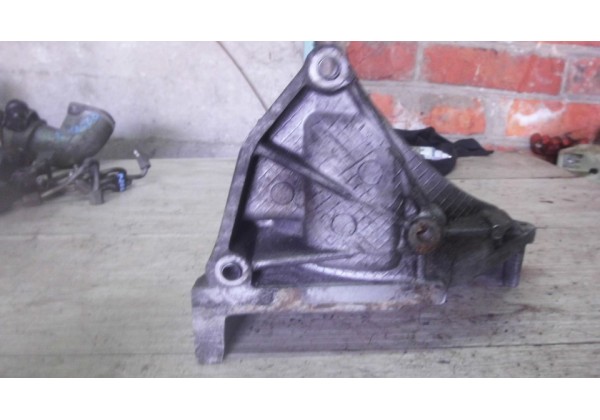 Кронштейн кріплення ТНВД Peugeot/Citroen 2.0 HDI, 96365905